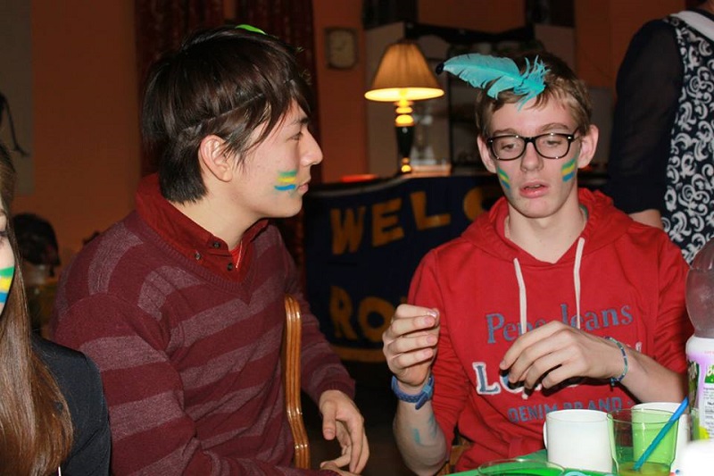 Ребята практикуют русский язык, Фото с места события из других источников