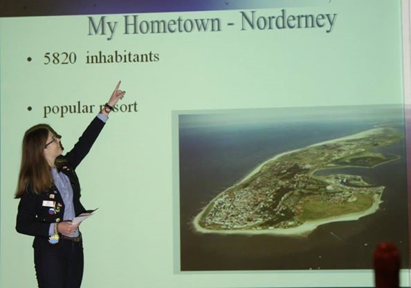 Люси Соларо из Германии презентует свой родной город, Фото с места события из других источников