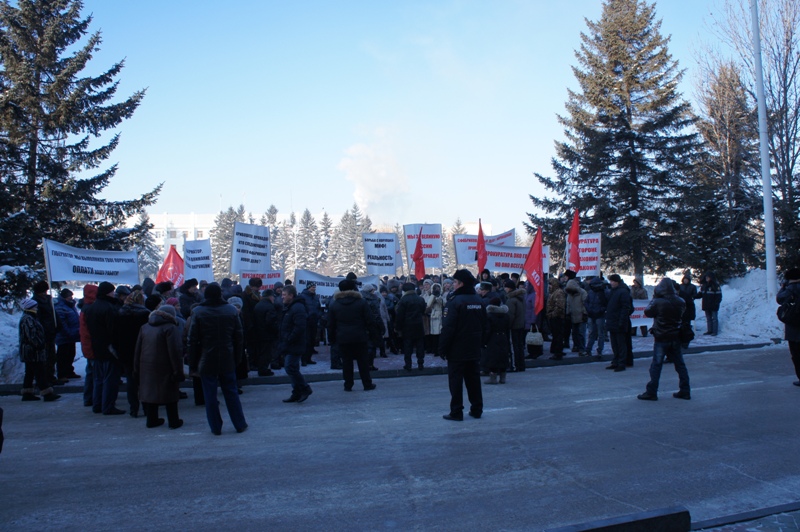 На митинге было около 70 человек, Фото с места события собственное