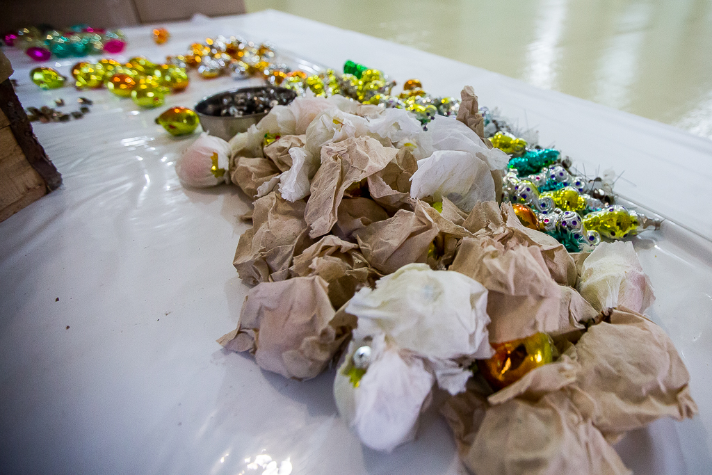 На складе, Фото с места события собственное