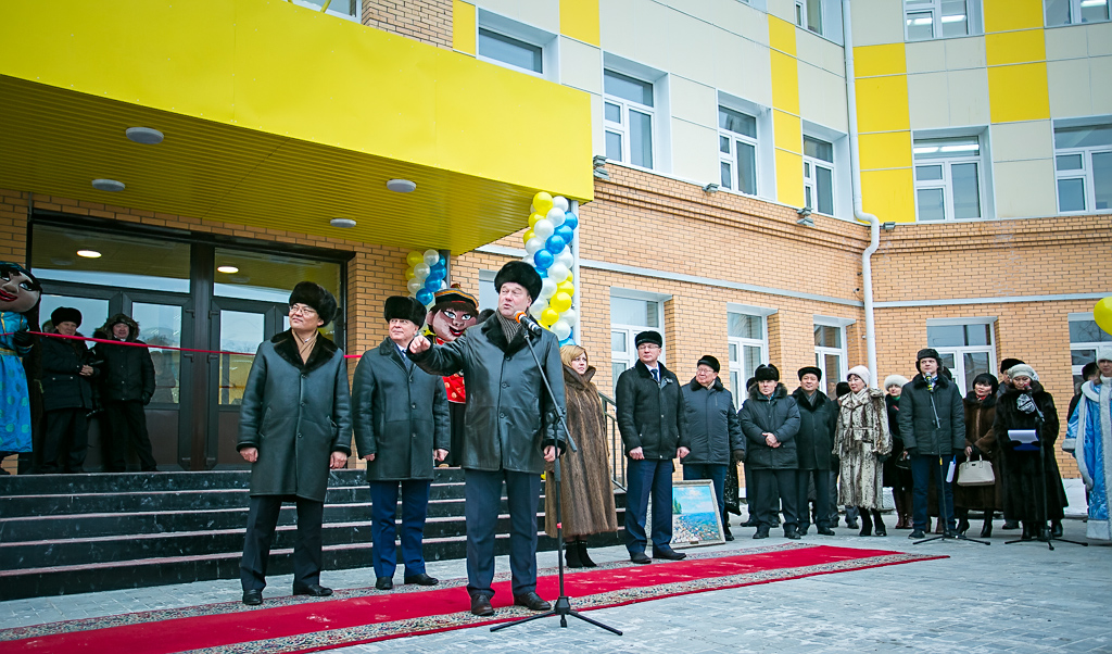 "Многострадальную" школу №65 открыли в Улан-Удэ в канун Нового года, Фото с места события собственное