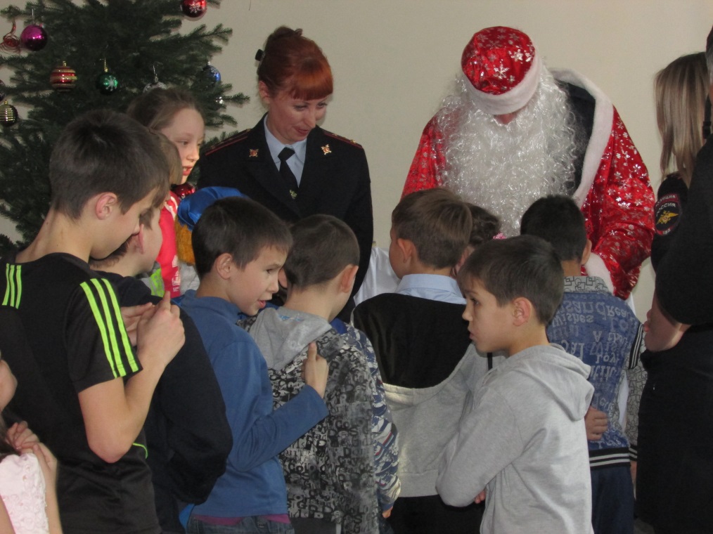 Очередь желающих рассказать стишок, Фото с места события собственное