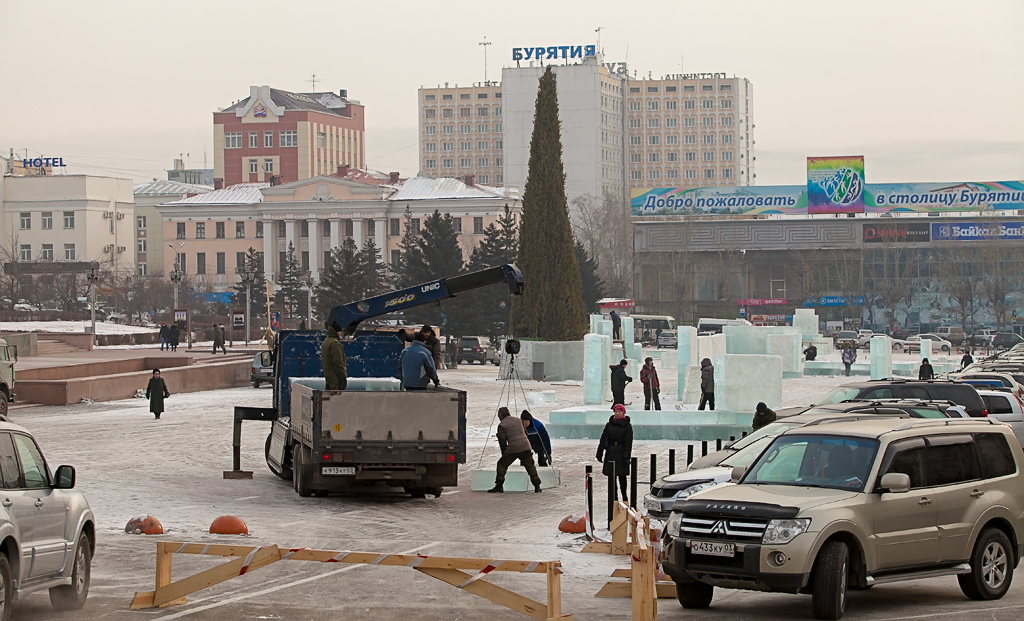 Ледовый городок в центре Улан-Удэ готов к встрече Нового года, Фото с места события собственное