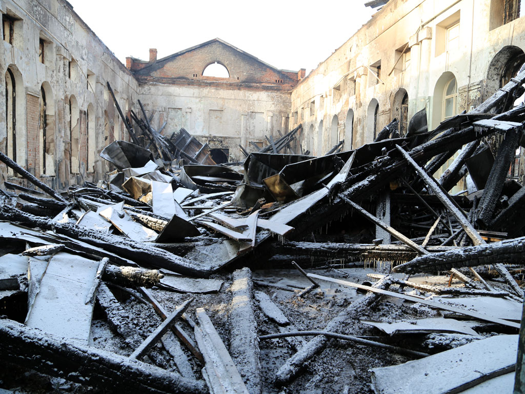 Пожар в ИВВАИУ, Фото с места события собственное