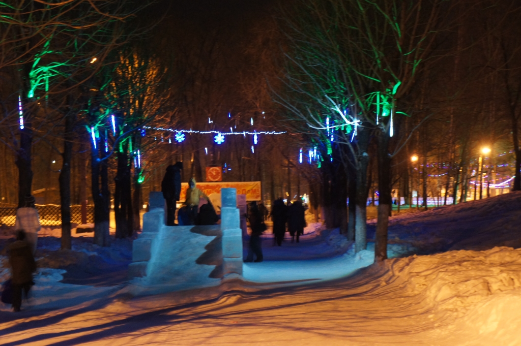 Парк встречал праздничной иллюминацией, Фото с места события собственное