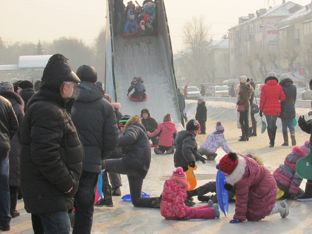 На центральной городской горке, Фото с места события собственное