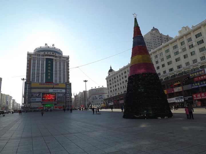 Площадь в Суйфэньхэ, Фото с места события собственное