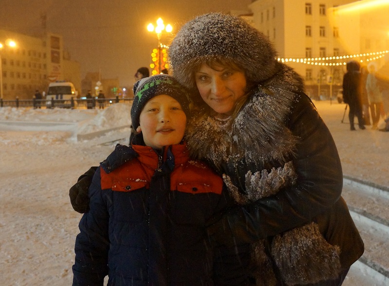 Магаданка Екатерина Молодёнкова с сыном, Фото с места события собственное