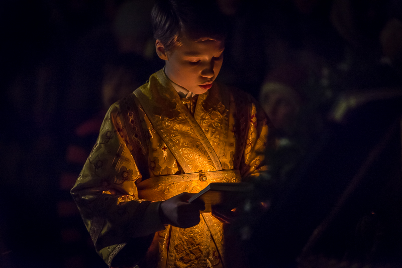 Сегодня православные на Колыме встретили один из главных христианских праздников, установленный в честь рождения во плоти Иисуса Христа от Девы Марии – Рождество Христово, Фото с места события собственное