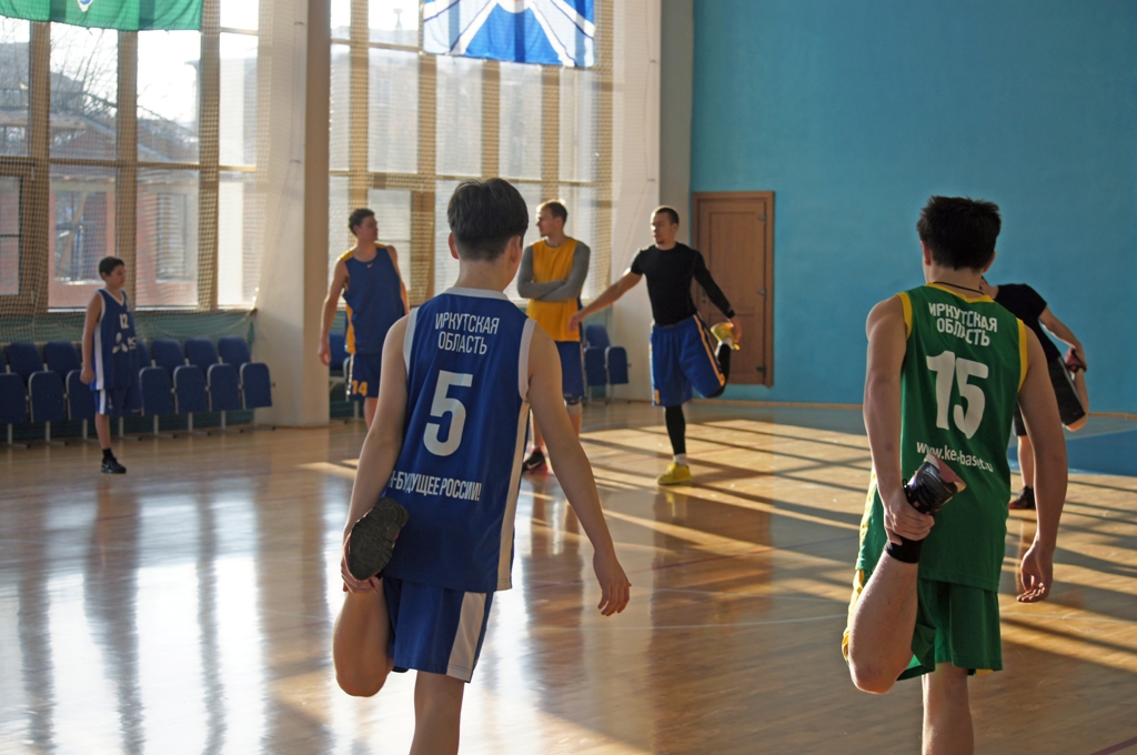 Выполняют упражнения, Фото с места события собственное