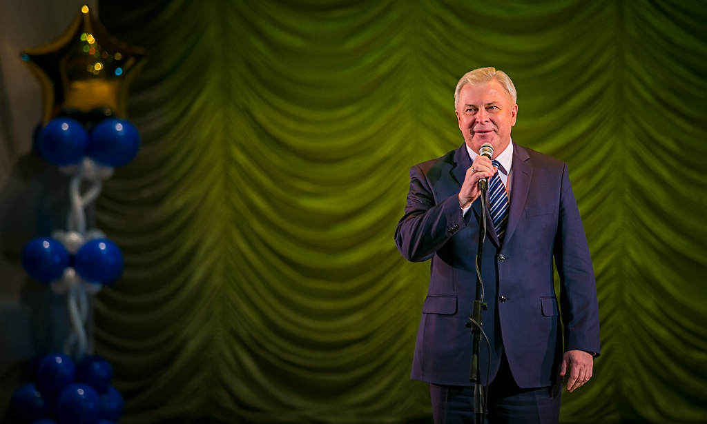 С Днем российской печати журналистов поздравил глава Бурятии Вячеслав Наговицын, Фото с места события собственное