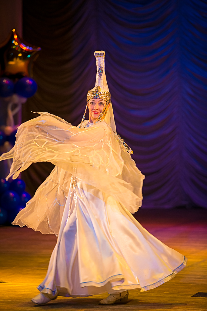 Виктория Гарманова и Саржана Мердыгеева в своем танце, Фото с места события собственное