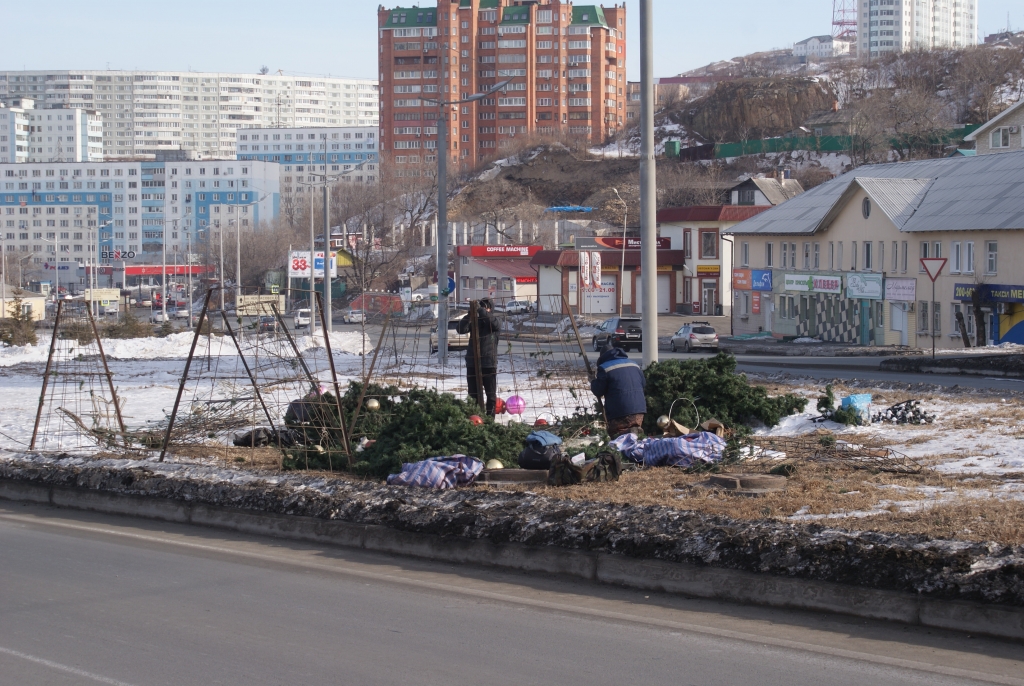 В Иркутске завершают монтаж каркаса главной новогодней елки города