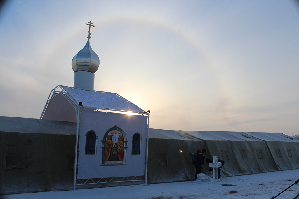 Крещенские купания начались в Якутске, Фото с места события собственное