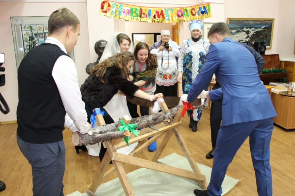 Татарско-русская свадьба, ритуальное перерезание бревна, Фото с места события из других источников