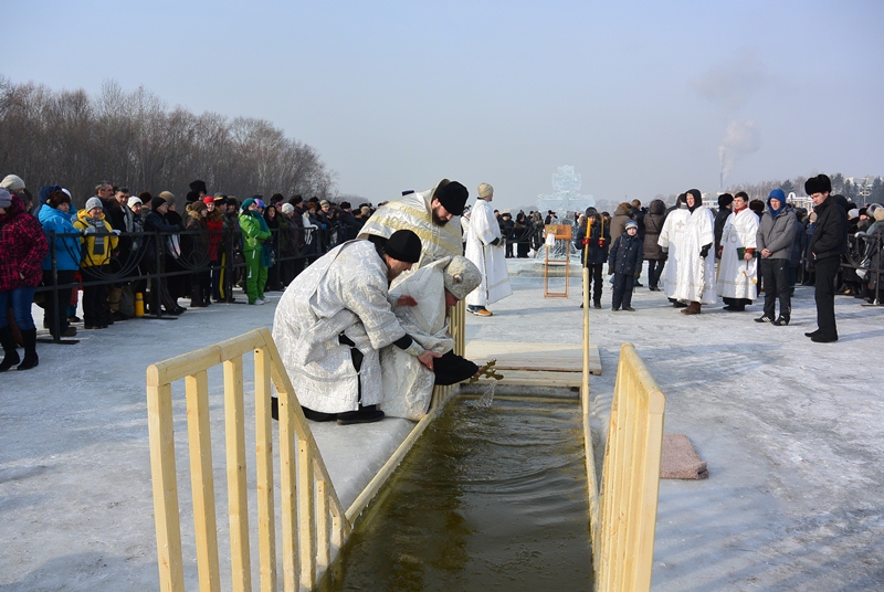 Освящение воды в купели, Фото с места события собственное