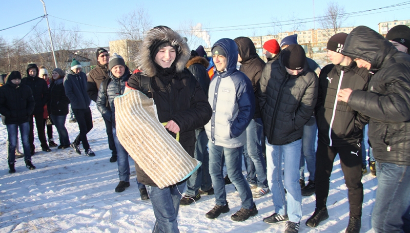 "Студенческий десант" посетил служебных овчарок в Магадане, Фото с места события из других источников