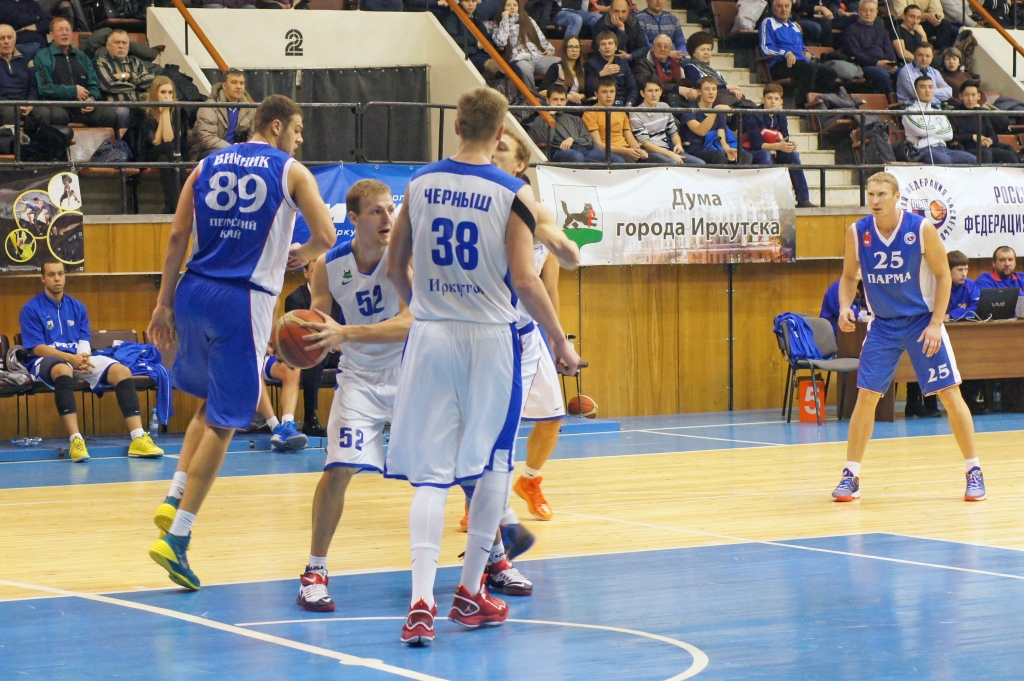 Баскетбольный матч, Фото с места события собственное