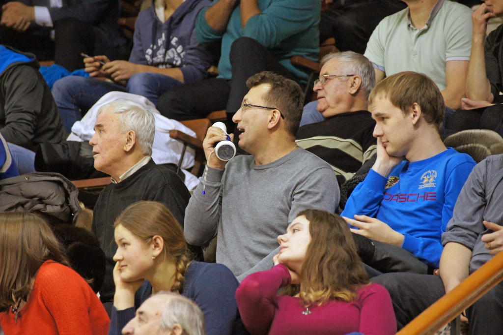 Поддерживают спортсменов, Фото с места события собственное