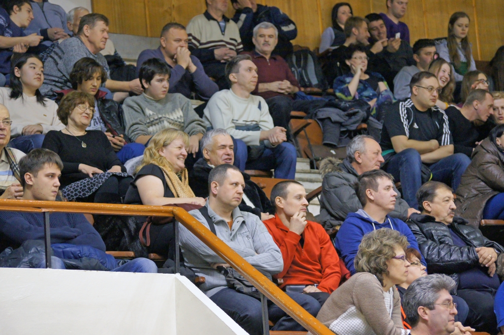 Пришли поддержать спортсменов, Фото с места события собственное