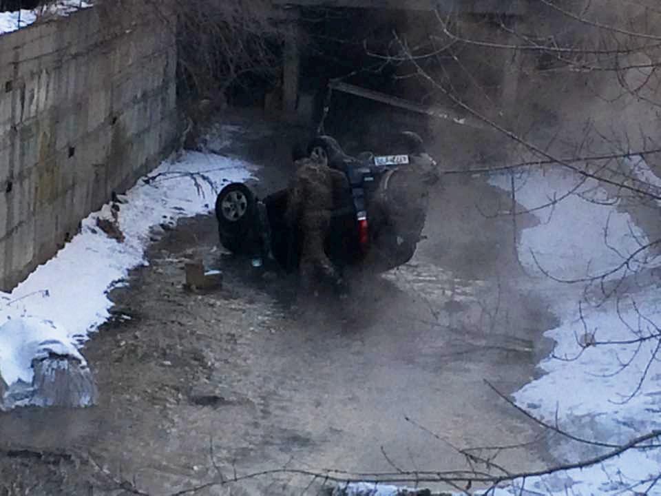 Внедорожник во Второй речке, Фото с места события из других источников