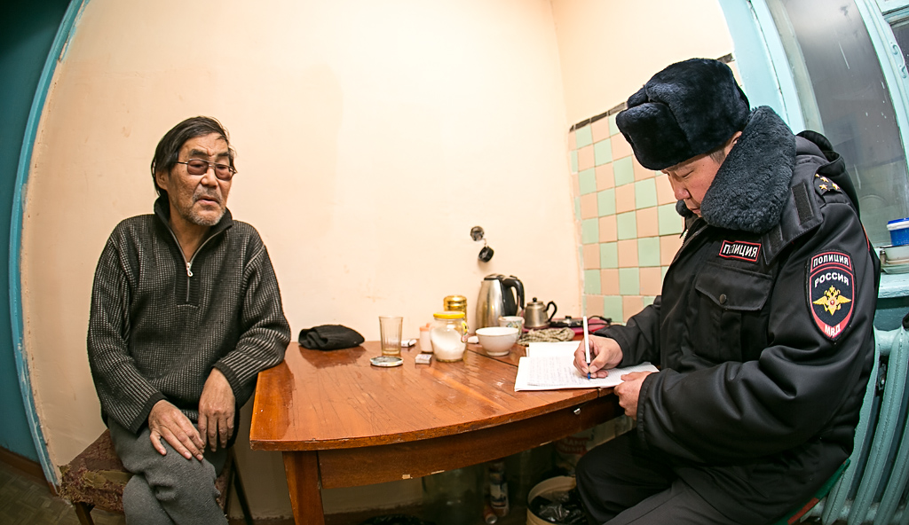 Полицейские вместе с дружинниками провели рейд по неблагополучным жителям Улан-Удэ , Фото с места события собственное