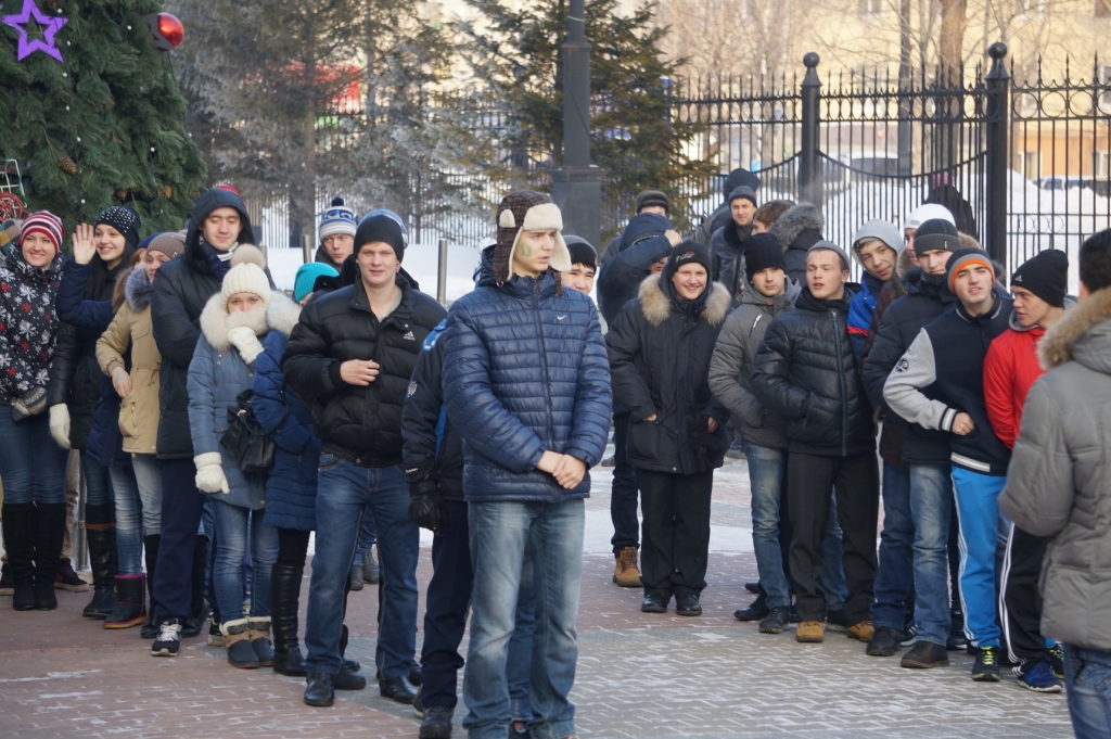 Студенты готовятся испытать свою физическую подготовку, Фото с места события собственное