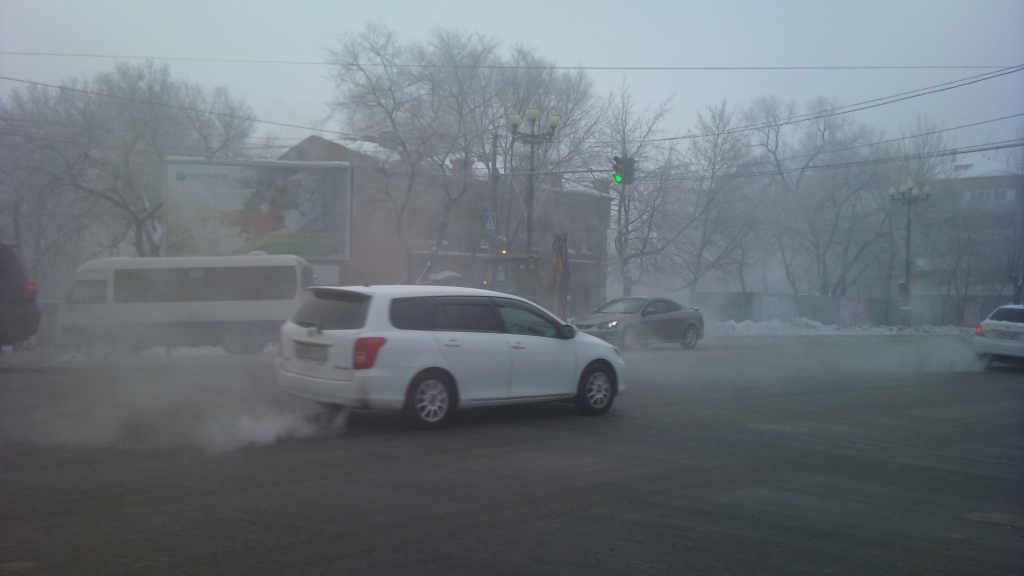  Даже немалую снегоуборочную технику легче услышать, чем увидеть в это утро, Фото с места события собственное