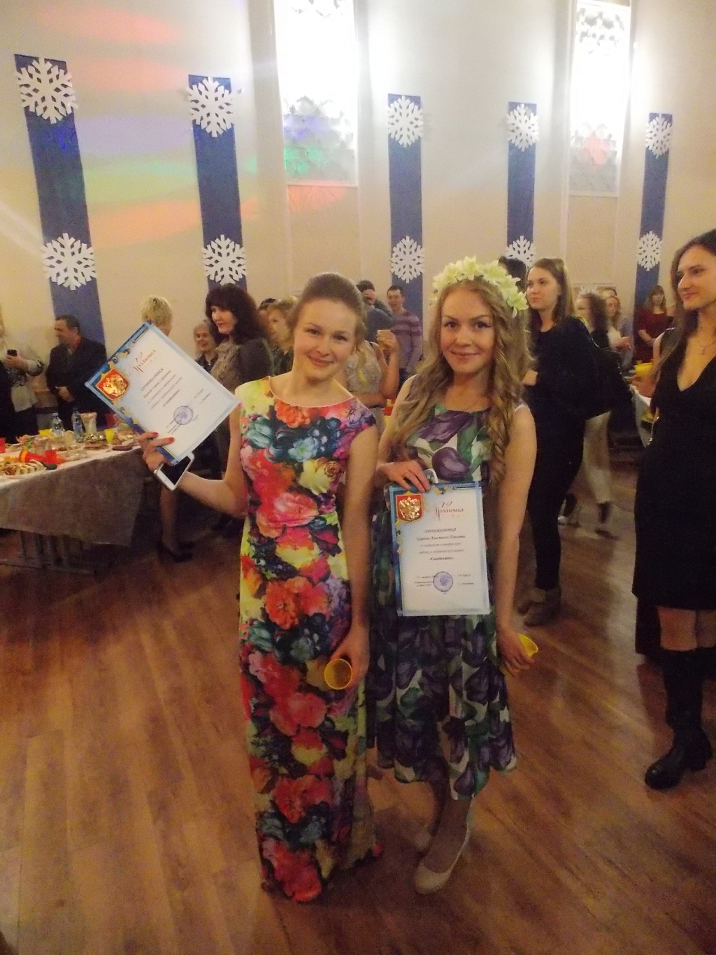 Студенты были награждены грамотами и благодарностями, Фото с места события собственное