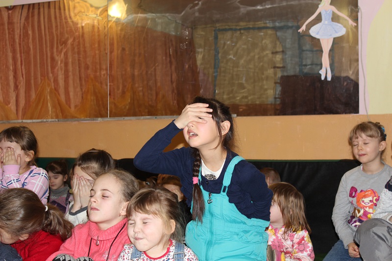 Малыши очень переживали за главную героиню представления, Фото с места события собственное