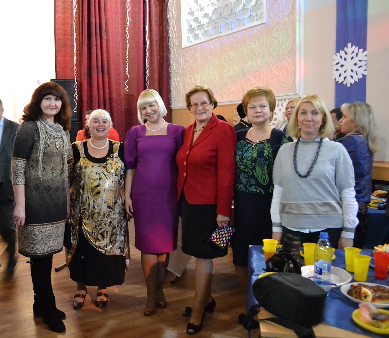 Преподавательский состав, Фото с места события собственное