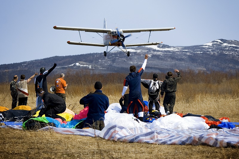 Привет парашютистам!, Фото с места события из других источников