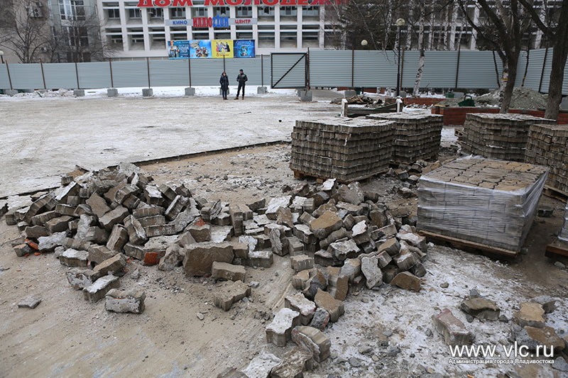  Строители приступают к планировке территории, Фото с места события из других источников