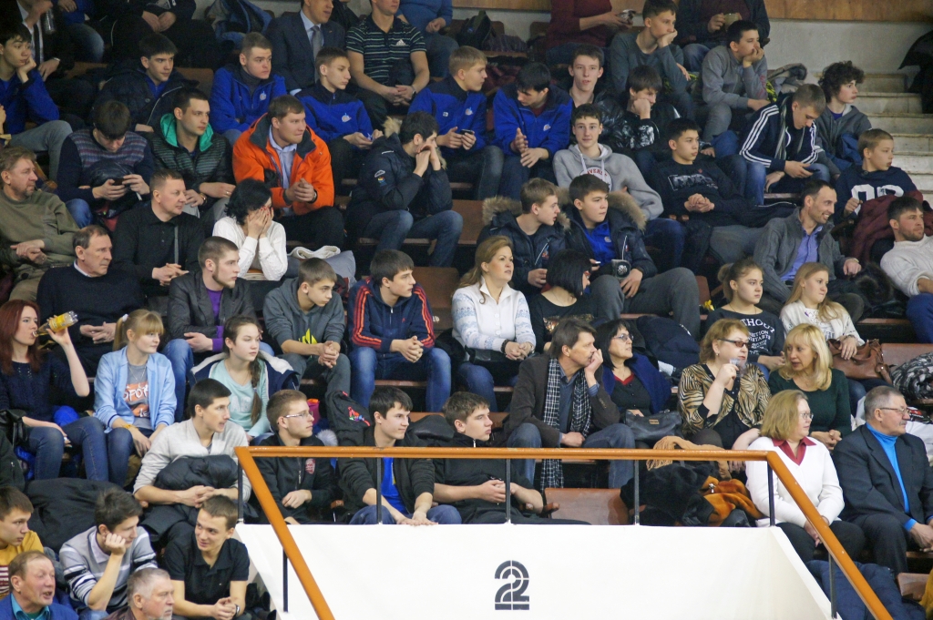 Пришли поддержать спортсменов, Фото с места события собственное