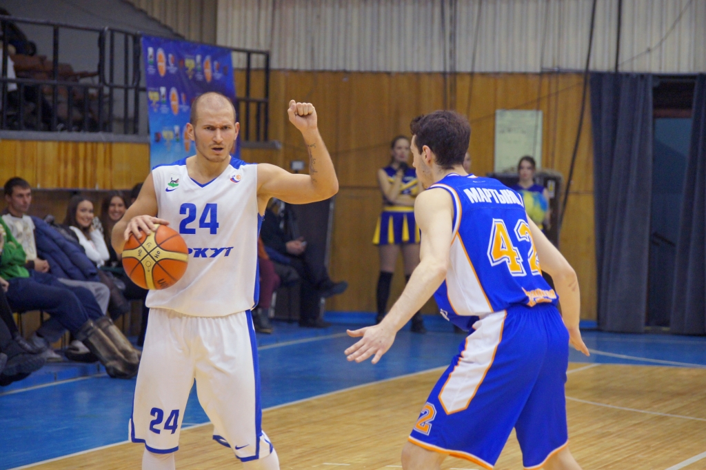 Баскетболисты "Иркута" встретились с командой "Самара-СГЭУ", Фото с места события собственное