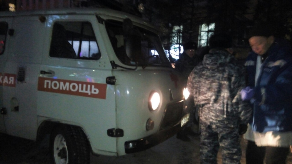 Женщина умерла прямо на остановке в самом центре Улан-Удэ, Фото с места события собственное