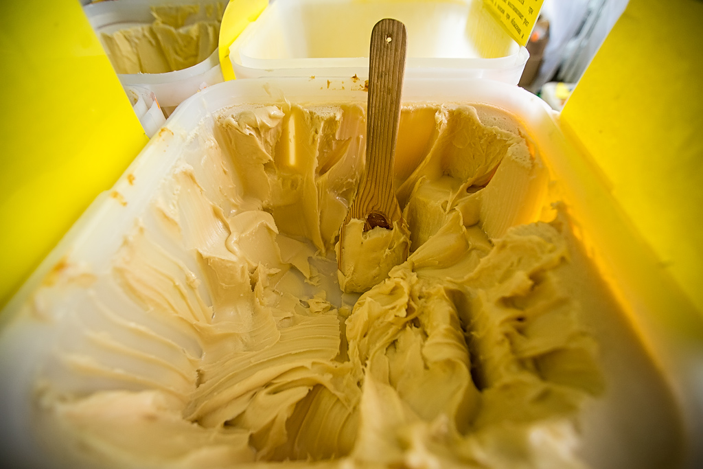 Царь-масло, фиточай и каштановый мед представили на ярмарке в музее в ...