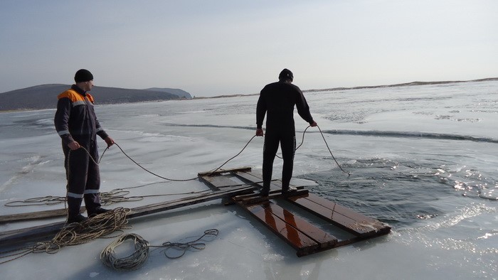 Водолазы Дальнегорского поисково-спасательного отряда  Пресс-служба Дальневосточного регионального поисково-спасательного отряда МЧС России