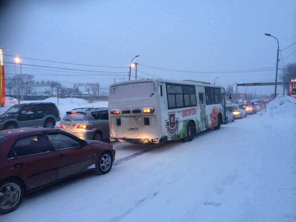Пробки вернулись в Хабаровск с приходом непогоды, Фото с места события собственное