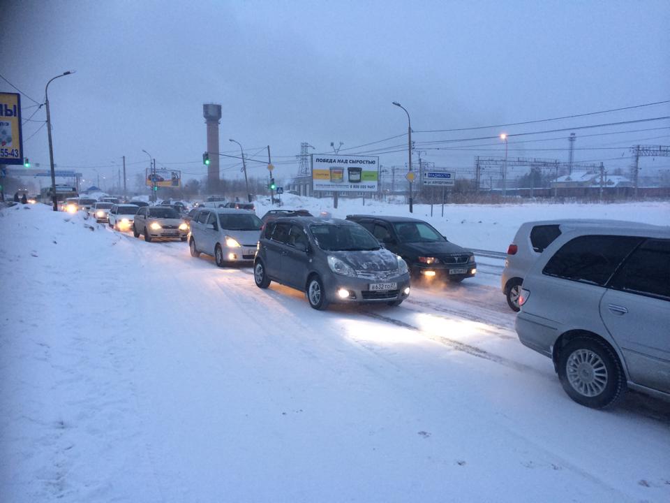Пробки вернулись в Хабаровск с приходом непогоды, Фото с места события собственное