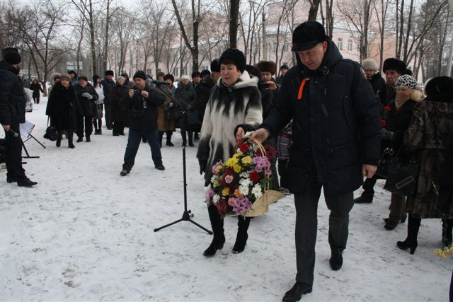 Возложение цветов, Фото с места события собственное