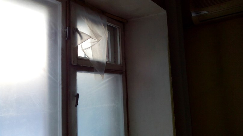 Штукатурка едва не сыпется на головы детей в клинической больнице №9 в Хабаровске, Фото с места события из других источников