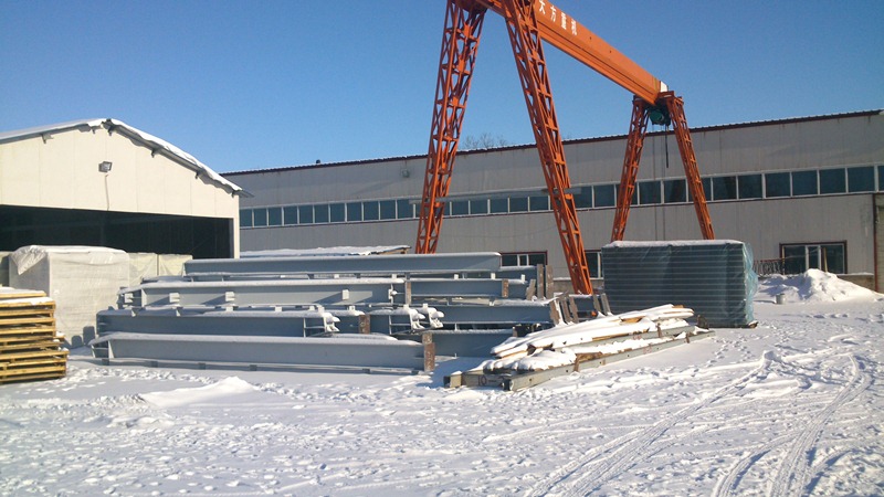 На заводе металлоконструкций, Фото с места события из других источников