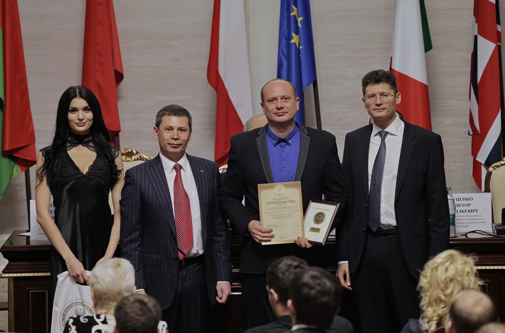 Медаль вручена Павлу Саутину - директору Биробиджанского завода металлоконструкций, Фото с места события из других источников