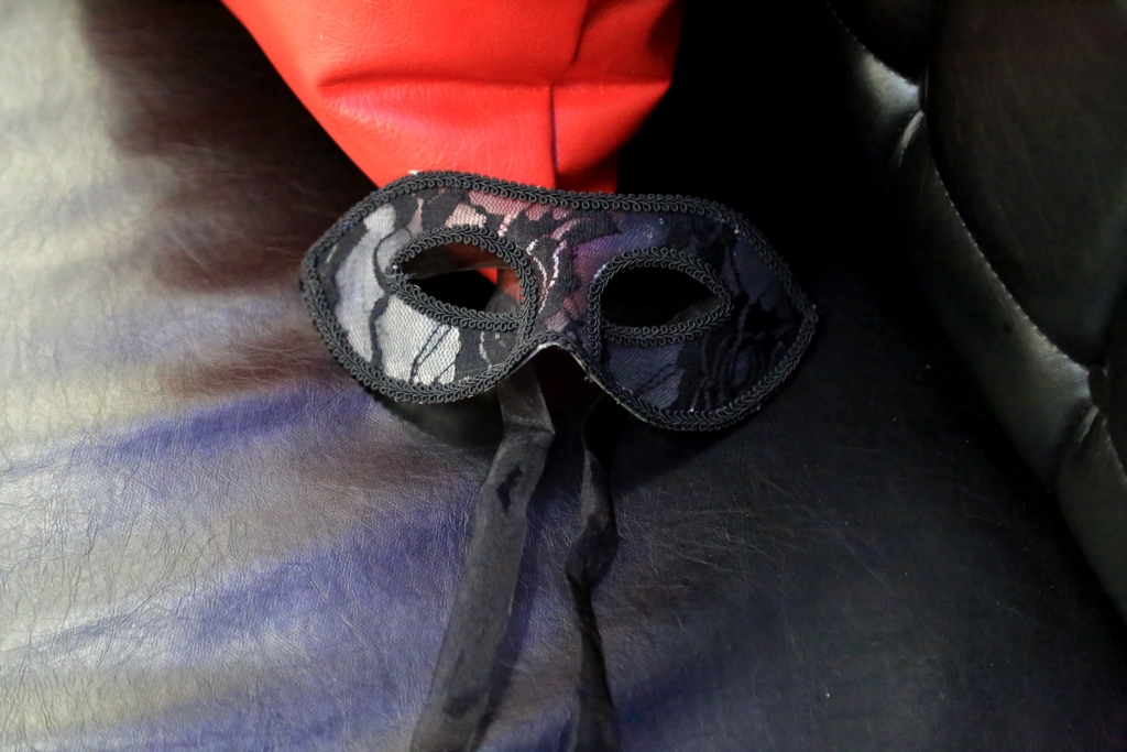 Кинопремьера эротического романа "50 оттенков серого" с огоньком стартовала в Хабаровске, Фото с места события собственное