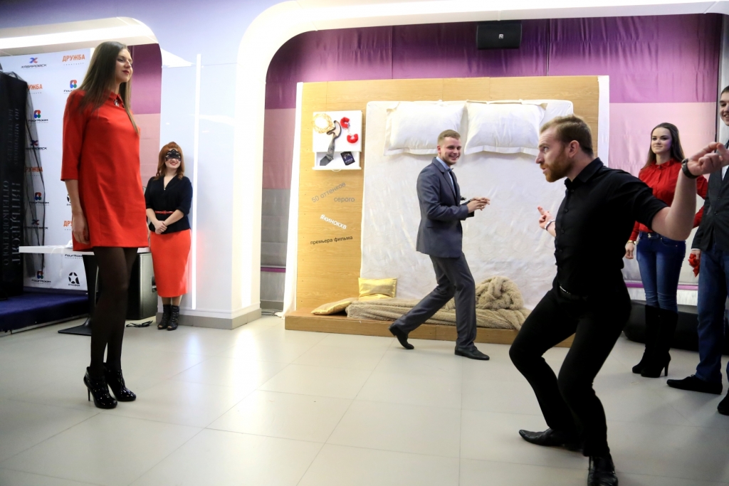 Кинопремьера эротического романа "50 оттенков серого" с огоньком стартовала в Хабаровске, Фото с места события собственное