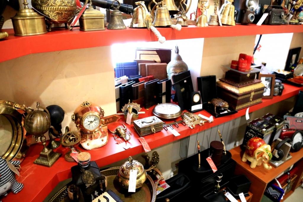 Влюбленные хабаровчане с иронией подходят к выбору подарка на 14 февраля – продавцы, Фото с места события собственное