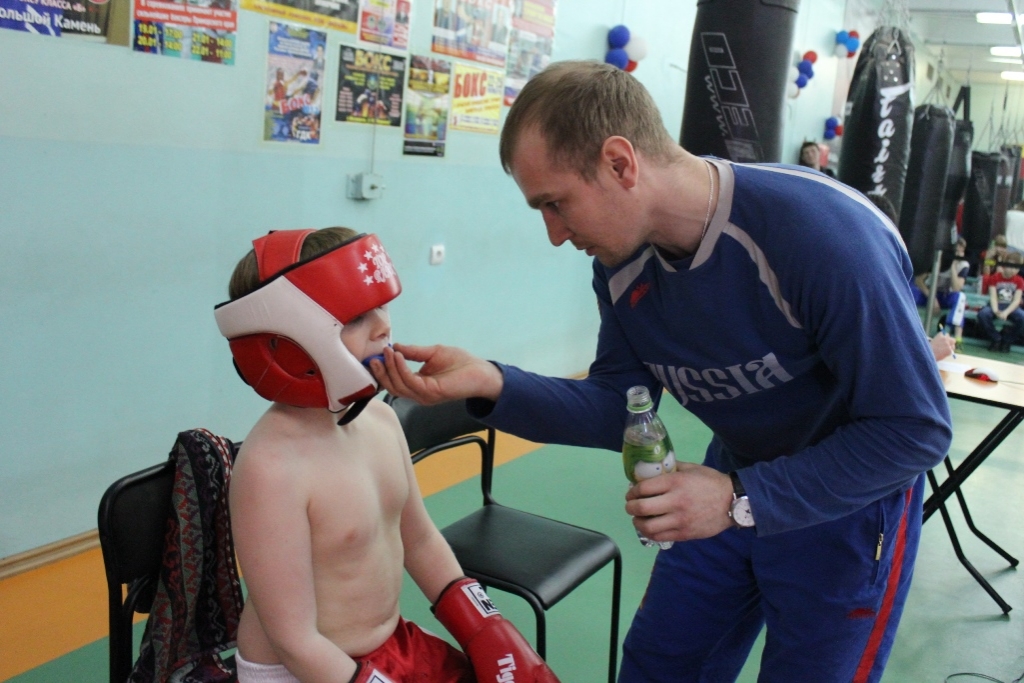 Юный кикбоксер, Фото с места события из других источников