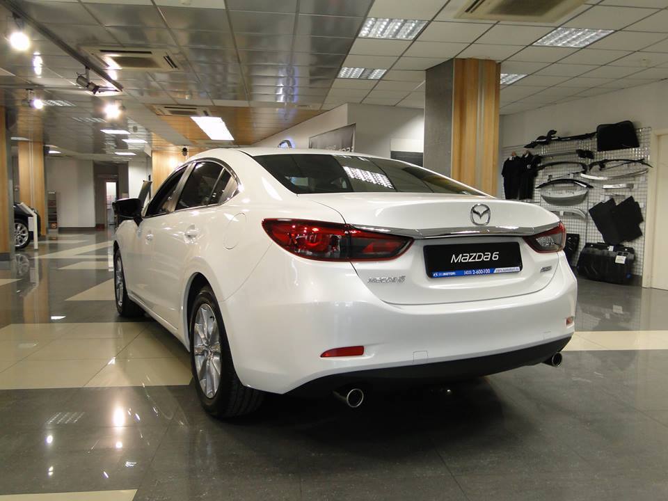 Пока в дилерский центр прибыл всего один экземпляр, Фото с места события из других источников