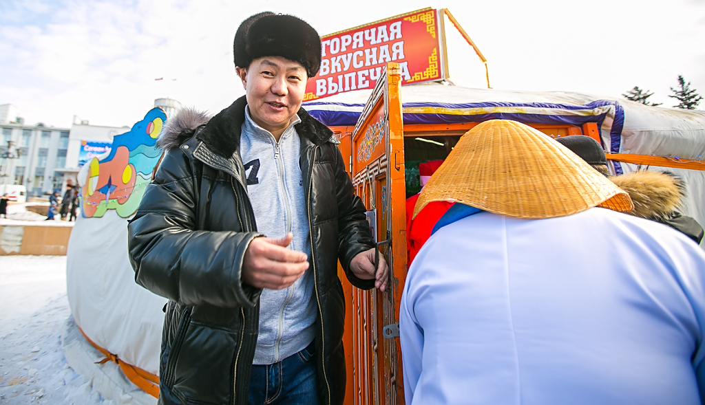 Буузы — одно из главных блюд на столе, и любимое блюдо многих жителей Бурятии, Фото с места события собственное